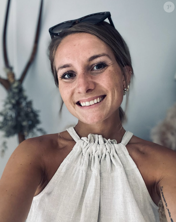 A l'époque du casting, la production lui avait par exemple préférée Mélanie, avec qui Ludovic avait entamé une idylle prometteuse jusqu'à la rupture avant le bilan.

Mélanie (L'amour est dans le pré 2024) sur Instagram