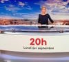 Mais son arrivée n'a pas été de tout repos, entre polémiques et erreurs. 

Léa Salamé présente son premier journal de 20 heures sur France 2  le 1er septembre 2025. 

© Alain Guizard / Bestimage