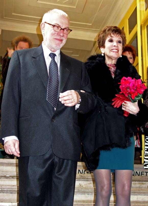 Amour malade (éd. Plon) c'est le livre écrit à quatre mains par Catherine Laborde et son ancien mari et dernier compagnon Thomas Stern. 

Exclusif - Catherine Laborde et son mari Thomas Stern - Catherine Laborde a épousé son compagnon de longue date Thomas Stern, publicitaire, à la mairie du 2e arrondissement de Paris, en présence de ses amis les plus proches.