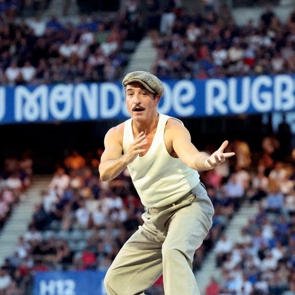 Jean Dujardin - Cérémonie d'ouverture de la Coupe du Monde de Rugby France 2023 avant le match de la Poule A entre la France et la Nouvelle-Zélande au Stade de France à Saint-Denis le 8 septembre 2023. © Dominique Jacovides/Bestimage