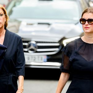 Michèle Laroque était présente, accompagnée de sa fille Oriane Deschamps, 

Michèle Laroque et sa fille Oriane Deschamps aux funérailles de B. Chirac à la basilique Sainte-Clotilde à Paris (7e) le 12 juin 2026. L’ancienne première dame de France est décédée le 5 juin 2026 à l’âge de 93 ans. 
© Jacovides / Liewig / Bestimage