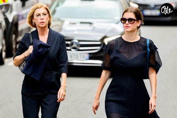 Michèle Laroque était présente, accompagnée de sa fille Oriane Deschamps, 

Michèle Laroque et sa fille Oriane Deschamps aux funérailles de B. Chirac à la basilique Sainte-Clotilde à Paris (7e) le 12 juin 2026. L’ancienne première dame de France est décédée le 5 juin 2026 à l’âge de 93 ans. 
© Jacovides / Liewig / Bestimage