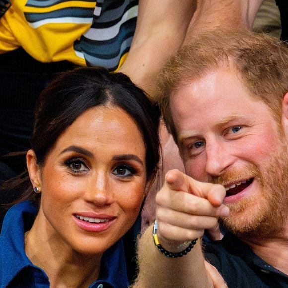 Une décision qui risque donc de faire beaucoup parler, d’autant que ce retour intervient alors que les projets du couple aux États-Unis ont connu quelques déconvenues… 

Dusseldorf, GERMANY  - Prince Harry, Duke of Sussex, and Meghan Markle, Duchess of Sussex during day 6 of Invictus Games 2023 at the Merkur Spiel-Arena in Dusseldorf.



Pictured: Prince Harry, Meghan Markle