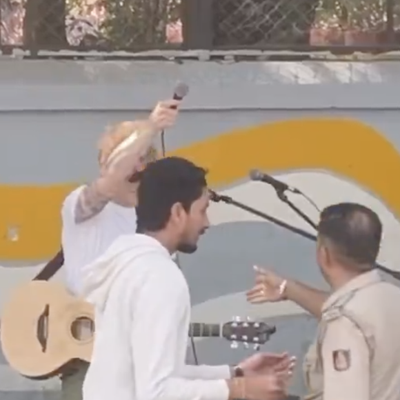 Le concert de rue de Ed Sheeran en Inde a été interrompu par la police.