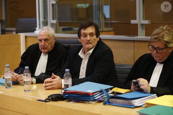 Pierre Palmade au tribunal de Melun avec ses avocats pour son procès pour blessures involontaires à la suite d'un accident de la route en février 2023 dans lequel sa voiture a percuté un autre véhicule à Melun. Le 20 novembre 2024. © Christophe Clovis / Bestimage