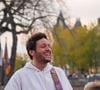 Le chanteur avait une surprise pour ses fans
Le chanteur Vianney a improvisé un concert sur le parvis de Notre-Dame de Paris le 8 avril 2025.
© Jack Bussat / Bestimage