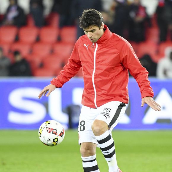 Yoann Gourcuff - Karine Ferri encourage son compagnon Yoann Gourcuff lors du match Psg-Rennes au Parc des Princes à Paris le 6 novembre 2016.  (victoire 4-0 du Psg) © Pierre Perusseau/Bestimage