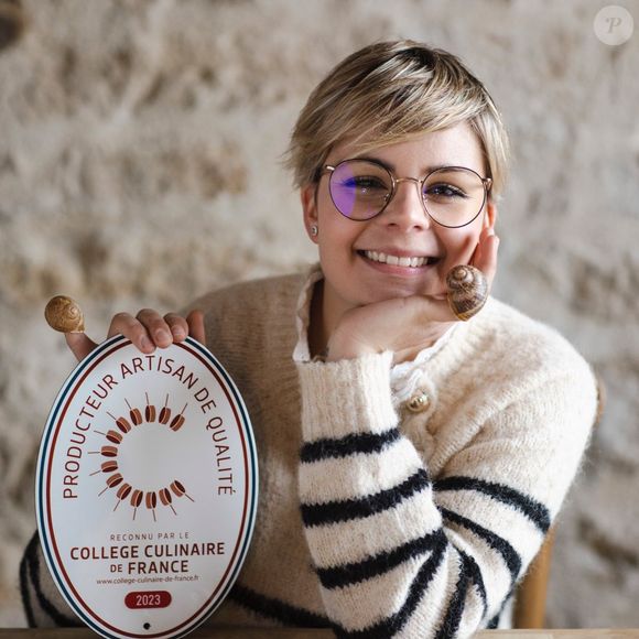 "J'ai une petite box maintenant à côté de mon lit qui envoie au CHU mes informations et j'ai une télécommande au cas où je sens que je vais faire un malaise : je mets la télécommande près du cœur, j'appuie et ça envoie directement l'enregistrement au CHU", a-t-elle fin précisé.

Perrine, candidate de L'amour est dans le pré saison 2018