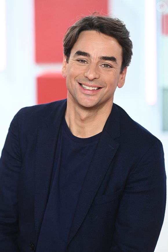 Julian Bugier - Enregistrement de l'émission Vivement dimanche au studio rive gauche présentée par M. Drucker avec une diffusion sur France 3 le 23 novembre. © Guillaume Gaffiot/Bestimage