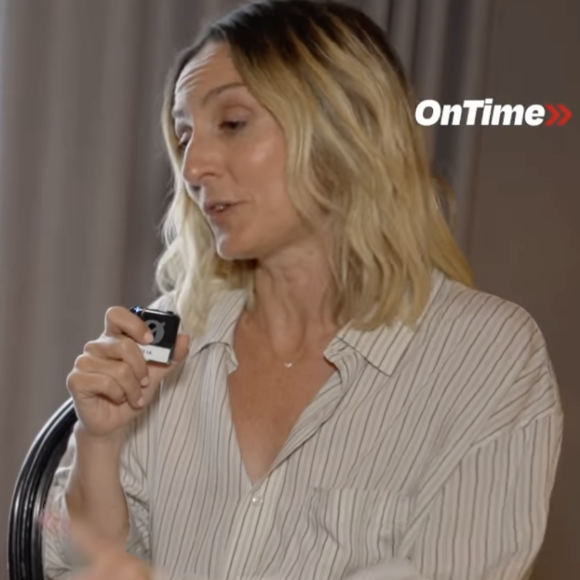 Un trouble invalidant, qui l'empêche notamment de prendre le volant. 

Camille Chamoux dans Ontimeofficiel