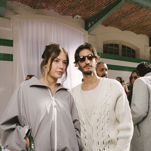 L'acteur du film "20 ans d'écart" est effectivement parti dans le buron, situé dans le Parc National des Volcans d'Auvergne et face au Massif du Puy Mary.

Adele Exarchopoulos et Pierre Niney au Front Row du défilé Lacoste Collection Femme Prêt-à-Porter Printemps/Eté 2026 lors de la Fashion Week de Paris (PFW), au Lycée Carnot, à Paris, France, le 5 octobre 2025. © Sam Delpech/Bestimage