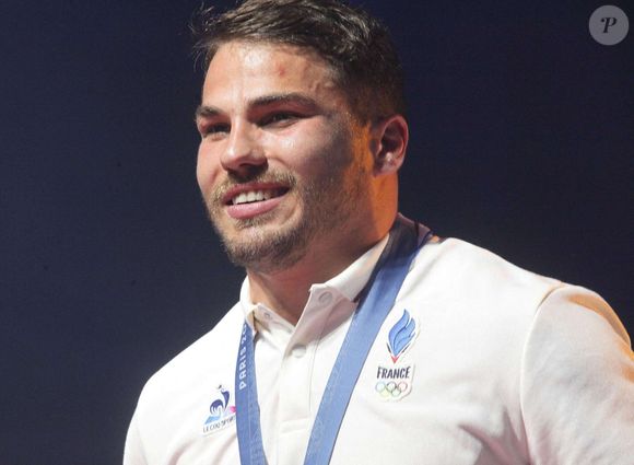 Antoine Dupont - Les joueurs de l'équipe de France de Rugby à 7 célèbrent leur médaille d'or au Club France porte de la Villette lors des Jeux Olympiques (JO) de Paris 2024, à Paris, France, le 27 juillet 2024. © Jonathan Rebboah/Panoramic/Bestimage