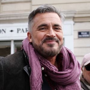 Olivier Minne à la sortie des studios de RTL à Neuilly-sur-Seine, le 18 décembre 2025.
© Jonathan Rebboah / Bestimage
