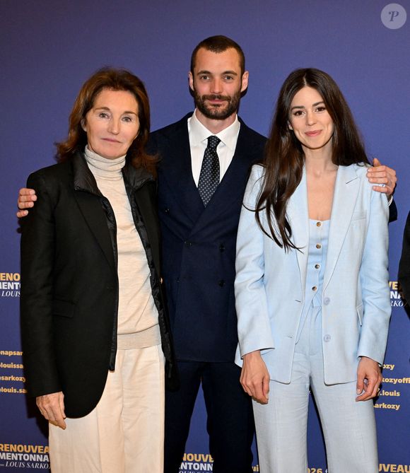 De son côté, Louis Sarkozy est récemment devenu père pour la première fois d'un petit garçon prénommé Sylla

Louis Sarkozy durant son premier meeting de campagne pour les prochaines élections municipales à Menton entouré de ses colistiers, de sa femme Natali, de sa mère Cécilia Attias venu avec son mari Richard Attias au Palais de l'Europe, le 12 mars 2026. © Bruno Bebert / Bestimage