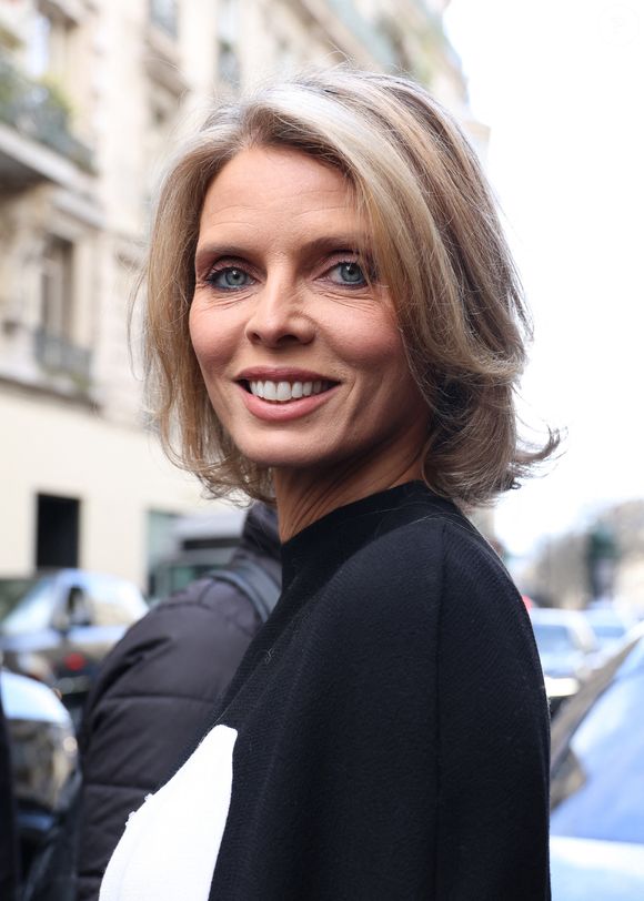 Sylvie Tellier - Les célébrités arrivent au défilé Stéphane Rolland à la Salle Pleyel, "Collection Haute Couture Printemps/Eté 2025" lors de la Fashion Week de Paris (PFW), le 28 janvier 2025. 
© Denis Guignebourg / Bestimage