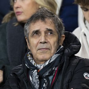 Julien Clerc - People dans les tribunes lors du match de ligue des champions entre le PSG et l'AC Milan au Parc des Princes à Paris le 25 octobre 2023. © Cyril Moreau/Bestimage