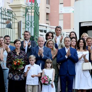 La princesse Charlene de Monaco, Le prince Albert II de Monaco, Le prince Jacques de Monaco, marquis des Baux, La princesse Gabriella de Monaco, comtesse de Carladès, Dimitri Rassam, Charlotte Casiraghi,  Balthazar Rassam lors du traditionnel pique-nique "U Cavagnëtu" au parc Princesse Antoinette à Monaco le 9 septembre 2023.

© Claudia Albuquerque / Bestimage