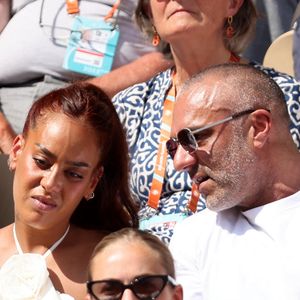 Amel Bent et son mari Patrick Antonelli, Kevin Mayer et sa compagne Delphine Jariel dans les tribunes lors des Internationaux de France de Tennis de Roland Garros 2023. Paris, le 10 juin 2023. © Jacovides-Moreau / Bestimage