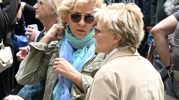 À Paris, Corinne Touzet et Muriel Robin réunies pour Pierre Deny lors d’une cérémonie dans un lieu symbolique