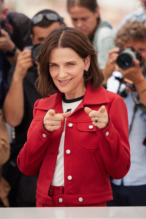 Juliette Binoche au photocall de "La Passion de Dodin Bouffant" lors du 76ème Festival International du Film de Cannes, France, le 25 mai 2023. © Jacovides-Moreau/Bestimage