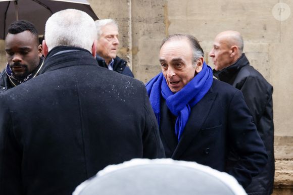 Édouard Balladur, âgé de 96 ans, est apparu très ému après 68 ans de mariage.

Eric Zemmour aux obsèques de Marie-Josèphe Balladur, la femme d'E.Balladur, dans l'église Notre Dame de l'Annonciation à Paris, France, le 7 janvier 2026. © Jack Tribeca/Bestimage