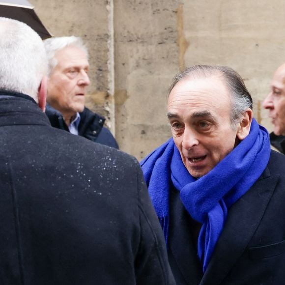 Édouard Balladur, âgé de 96 ans, est apparu très ému après 68 ans de mariage.

Eric Zemmour aux obsèques de Marie-Josèphe Balladur, la femme d'E.Balladur, dans l'église Notre Dame de l'Annonciation à Paris, France, le 7 janvier 2026. © Jack Tribeca/Bestimage