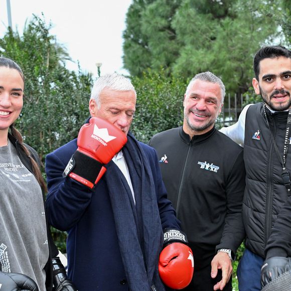 Clôture de l'opération de collecte de fonds "Pièces Jaunes", destinée à améliorer la vie des enfants hospitalisés, au Jardin Albert 1er, à Nice, France, le 7 février  2025, en présence de la Première dame française, Brigitte Macron, la présidente de la Fondation Hôpitaux de Paris-Hôpitaux de France, du sélectionneur de l'équipe de France de football, Didier Deschamps le parrain de l'opération Pièces Jaunes, de Christian Estrosi, le maire de Nice, sa femme, Laura Tenoudji Estrosi, d'Anne Barrère, la vice-présidente de la Fondation Hôpitaux de Paris-Hôpitaux de France, Philippe Wahl, le président-directeur général du Groupe La Poste, de José Cobos, ancien capitaine de l'OGC Nice et conseiller municipal de la ville de Nice délégué à l'évènementiel sportif, et du compositeur du morceau caritatif "Les P'tits Soleils", l'hymne des Pièces Jaunes, John Mamann. Ce titre a été chanté sur la scène par Eugie, Sab, Julien Esmée, Vernis Rouge... et les personnalités. Mme Macron et Didier Deschamps ont fait, comme à leur habitude, le tour des diffèrents stands des associations et des partenaires, comme Carrefour, la Fondrtion Lenval, le CHU, la Poste et la Banque de France où ils ont fait la pesée des pièces jaunes... mais l'arrêt le plus surprenant fut sur le stand du Nice Azur Boxe où le coach des Bleus et Mme Macron n'ont pas hésité à mettre les gants pour quelques échanges avec les boxeurs présents.  © Bruno Bebert/Bestimage