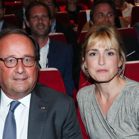 François Hollande et sa compagne Julie Gayet lors de la 12ème édition du festival du Film Francophone d'Angoulême, France, le 20 août 2019. © Coadic Guirec/Bestimage