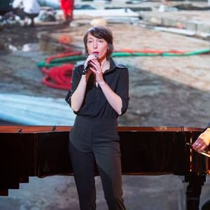 Jeanne Cherhal, en tournée jusqu’à l’Olympia, rend hommage à sa collaboration avec Benjamin Biolay dans les colonnes du "Parisien" : "Il m'a cousu un écrin".

Exclusif - Jeanne Cherhal sur le plateau de l’émission “Unis pour Mayotte” diffusée en direct sur France 2, qui a permis de récolter plus de 5 millions de dons le 17 décembre 2024.


© Pierre Perusseau / Bestimage