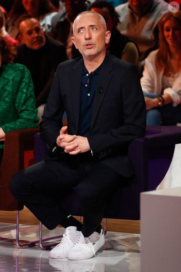 Exclusif - Gad Elmaleh lors de l'enregistrement de l'émission "Famille je vous aime" présentée par M. Drucker et qui sera diffusée le 13 juin 2025 sur France 3, aux Studios rive gauche à Paris, France, le 14 avril 2025. © Clovis-Gaffiot/Bestimage