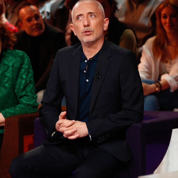 Exclusif - Gad Elmaleh lors de l'enregistrement de l'émission "Famille je vous aime" présentée par M. Drucker et qui sera diffusée le 13 juin 2025 sur France 3, aux Studios rive gauche à Paris, France, le 14 avril 2025. © Clovis-Gaffiot/Bestimage