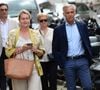“Tout s’est bien passé, je suis encore à l’hôpital. Je viens de faire mon dernier contrôle”, précise Luana Belmondo
Paul Belmondo et sa femme Luana - Mariage de Claude Lelouch à la mairie du 18ème à Paris. Le 17 juin 2023