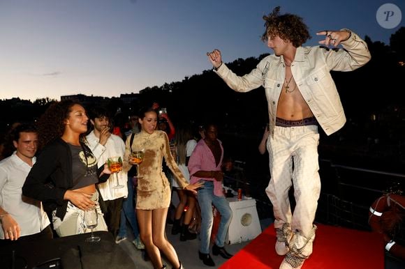 Exclusif - Joalukas Noah, ses soeurs Jenaye et Eleejah lors de la soirée d'anniversaire de Joalukas Noah, fils de Yannick Noah et Isabelle Camus, pour ses 18 ans à Paris le 10 juin 2022.

© Cyril Moreau / Bestimage