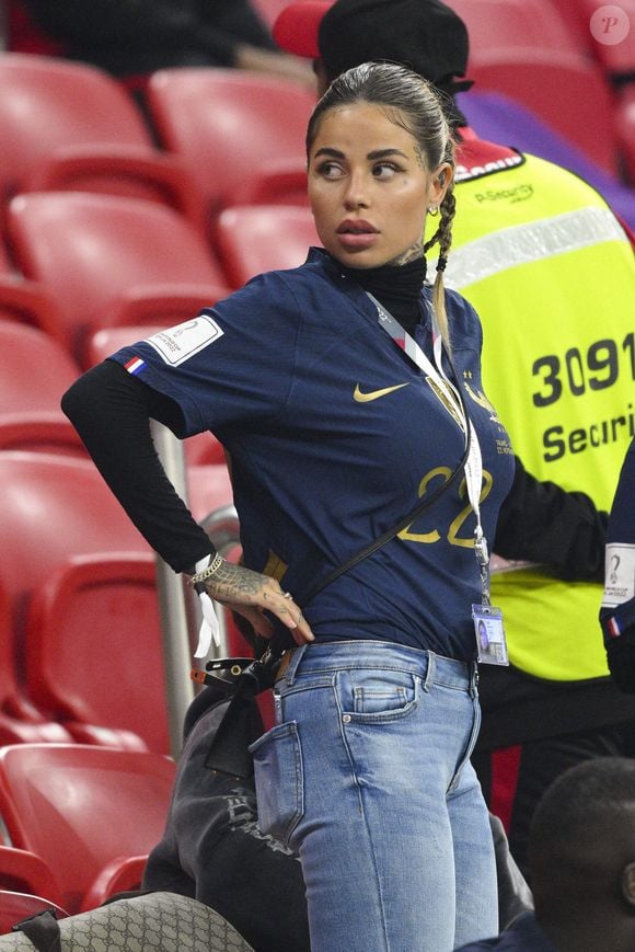 Zoe Cristofoli, compagne de Théo Hernandez en tribune avant le match de football de quart de finale opposant la France à l’Angleterre lors de la coupe du Monde (FIFA 2022) au stade Al Bayt à Al Khor au Qatar, le 10 décembre 2022. © Jean-Baptiste Autissier/Panoramic/Bestimage