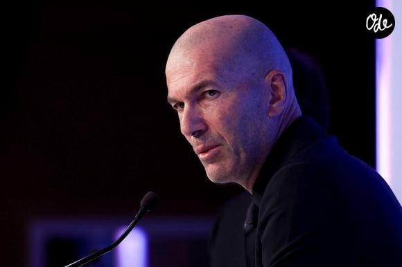 Le champion du monde 98 souhaite aussi instaurer une véritable "culture club" en sélection.

Le sélectionneur de l'équipe de France de football Zinédine Zidane lors d'une conférence de presse pour dévoiler le groupe retenu pour les prochains matchs de la Ligue des nations au siège de la FFF à Paris, France, le 18 septembre 2026. © Michael Baucher / Psnewz/Bestimage