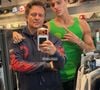 Père et fils se sont retrouvés à Paris, Cameron Smet a partagé une photo sur Instagram

David Hallyday avec son fils Cameron Smet dans une boutique à Paris. 18 octobre 2025