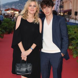 Après le concert, Amanda Sthers a partagé plusieurs images sur son compte Instagram, immortalisant cette étape importante devant ses milliers d'abonnés.

Amanda Sthers et Léon Hesby sur le tapis rouge du prix du court métrage lors du 37ème festival du film de Cabourg (37ème journées romantiques du 14 au 18 juin 2023), à Cabourg, France, le 16 juin 2023. © Coadic Guirec/Bestimage