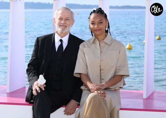 Francis Huster et Philypa Phoenix - Photocall de la série "Zodiaque" lors de la 9ème édition du festival "CanneSeries" à Cannes, le 28 avril 2026.

© Denis Guignebourg/Bestimage