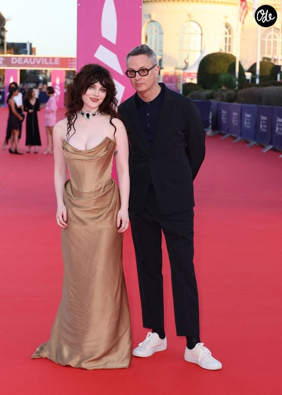Sophie Thatcher et Nicolas Winding-Refn lors de la première du film 'L'Invitation' pendant la 52ème édition du Festival du Cinéma Américain de Deauville, France, le 5 septembre 2026. © Denis Guignebourg/Bestimage