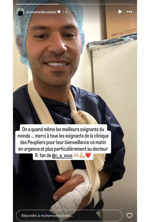 Sur Instagram, il s'affiche depuis la clinique, en charlotte et blouse.

Mohamed Bouhafsi s'explique depuis l'hôpital, le 26 août 2025 sur Instagram.