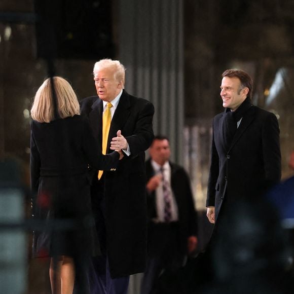 Le président de la République française Emmanuel Macron et l première dame, Brigitte Macron accueillent Donald Trump - Arrivées à la cérémonie de réouverture de la cathédrale Notre-Dame de Paris, le 7 décembre 2024. Joyau de l’art gothique, lieu de culte et de culture, symbole universel de la France et de son histoire, la cathédrale de Notre-Dame de Paris rouvre ses portes les 7 et 8 décembre, cinq ans après le terrible incendie qui l’avait ravagée le 15 avril 2019. 
© Agence / Bestimage