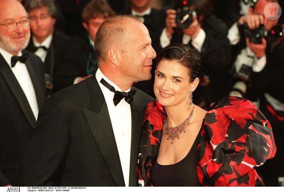 Rumer Willis a également ajouté que son père pouvait compter sur le soutien de Demi Moore : "Nous sommes vraiment une famille unie".

Bruce Willis et Demi Moore au Festival de Cannes en 1997. 

Photo : Alpha Agency / Bestimage