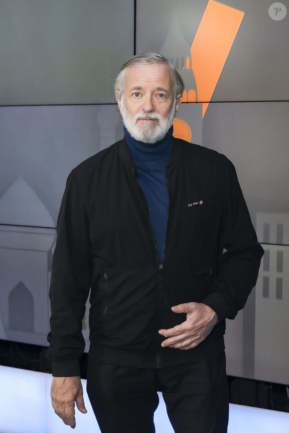 Exclusif - Francis Huster lors de l'enregistrement de l'émission "Le goût des autres" à Paris, présentée par V.Benaim et diffusée le 1er octobre sur i24news
© Jack Tribeca / Bestimage