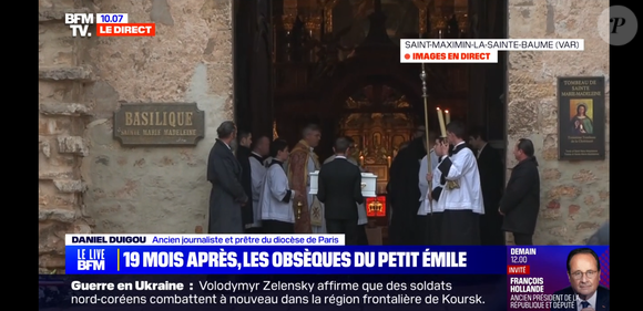 Le cercueil blanc d'Emile arrivant à la basilique Sainte-Marie-Madeleine de Saint-Maximin-la-Sainte-Baume le 8 février 2025. Il a ensuite été porté par ses parents Marie et Colomban Soleil , son parrain et sa marraine.