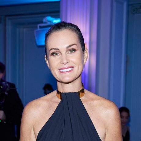 Laeticia Hallyday de nouveau en couple : son compagnon Serge, de 20 ans son aîné, est un grand homme d'affaires