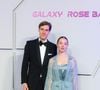 Alexandra de Hanovre a fait sensation au Bal de la Rose dans une robe Prada inspirée de l’espace. 

Ben Sylvester Strautmann et S.A.R. la princesse Alexandra de Hanovre assistent à la 70e édition du "Bal de la Rose" au Sporting Club de Monte-Carlo à Monaco © Olivier Huitel/Pool Monaco/Bestimage
