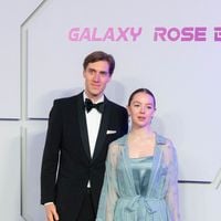 Alexandra de Hanovre radieuse au bras de son fiancé Ben-Sylvester Strautmann, héritier d'une prestigieuse famille