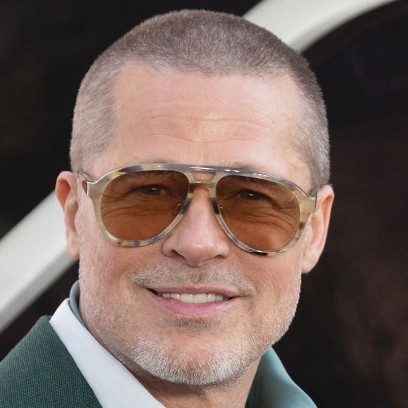 Brad Pitt et sa compagne Ines De Ramon à la sortie de la première du film "F1" au Cineworld de Leicester Square à Londres, le 23 juin 2025. © Backgrid UK/ Bestimage
