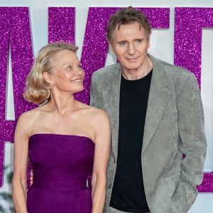 Pamela Anderson et Liam Neeson à la première du film The Naked Gun au Cineworld Leicester Square London - 22 juillet 2025 (Imago/PsnewZ/Bestimage).