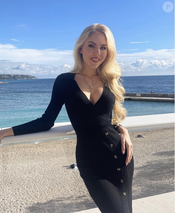 Plongez dans l'héritage hors norme et fascinant d'une princesse "it-girl" qui mène la grande vie.

Maria Carolina de Bourbon des Deux-Siciles sur Instagram